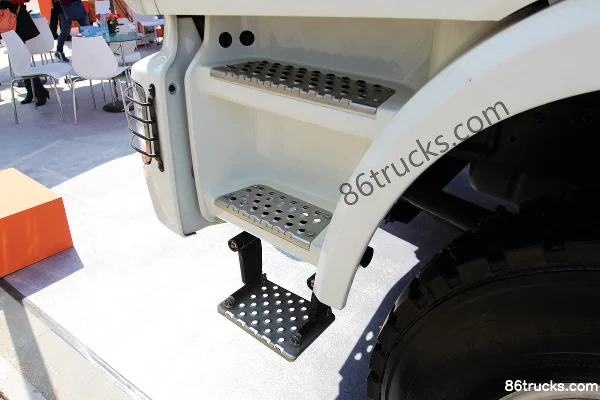 Union Truck U340 340 hp 6X4(10 wheels) 5.6m LNG Dump Truck Chassis (2) | 86Trucks