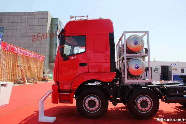 Beiben V3M heavy truck 340 hp 6X2(8 wheels) LNG tractor truck Exterior (3) | 86Trucks
