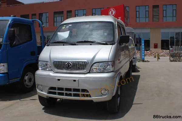Dongfeng Xiaokawang 1.2L 85 hp 4X2(6 wheels) Gasoline 2.6m Double Row Mini Truck Exterior (2) | 86Trucks