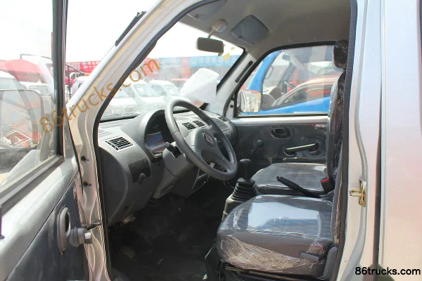 Dongfeng Xiaokawang 1.2L 85 hp 4X2(6 wheels) Gasoline 2.6m Double Row Mini Truck Cab (2) | 86Trucks