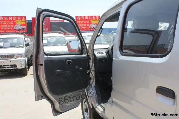 Dongfeng Xiaokawang 1.2L 85 hp 4X2(6 wheels) Gasoline 2.6m Double Row Mini Truck Cab (1) | 86Trucks