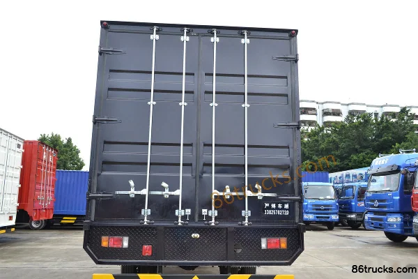 Dongfeng Liuqi Chenglong M3 Medium Truck 160hp 4X2(6 wheels) 6.75m Cab-forward Van Cargo Truck Body (1) | 86Trucks
