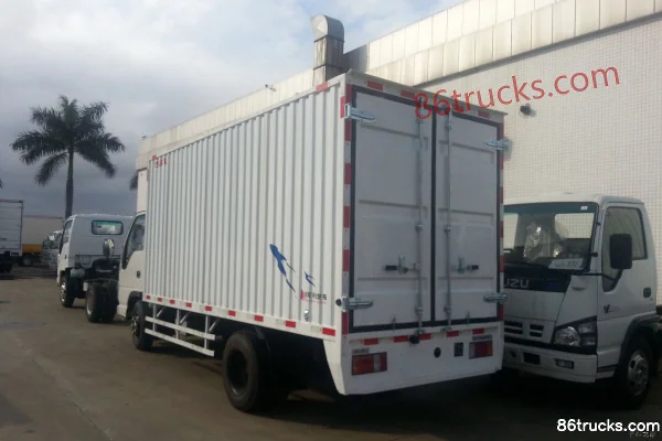 Qingling Isuzu 100P 98 hp 4X2(6 wheels) 4.25m Single Row Van Light Truck Exterior (3) | 86Trucks