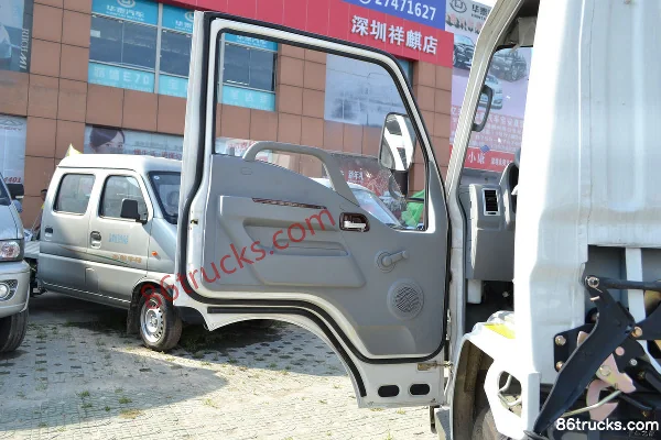 Jinbei Qiyun T33 107hp 4X2(6 wheels) 4.255m single-row flatbed light truck Cab (1) | 86Trucks