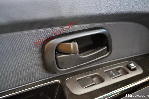 Jinbei Xiaohai Lion 82 hp 1.3L Van (High Spec) Cab (2) | 86Trucks