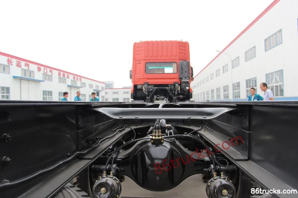 Sinotruk Wangpai W5G camion lourd 340 ch 8X4(12 roues) châssis de camion porteur à ridelles 9,4 m (2) | 86Trucks
