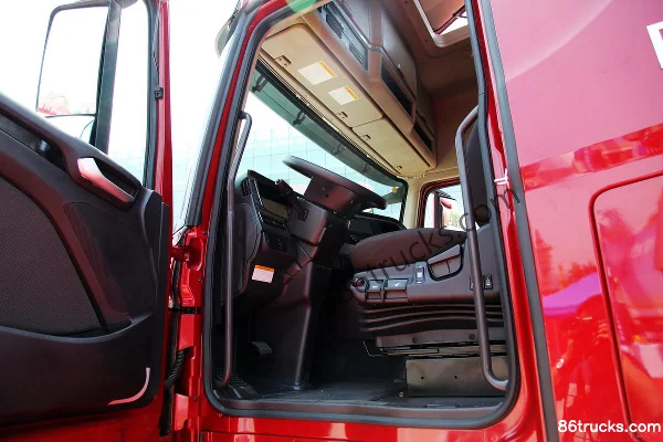 Sichuan Hyundai Chuanghu XCIENT P360 Heavy Truck 360 hp 4X2(6 wheels) tractor truck Cab (2) | 86Trucks