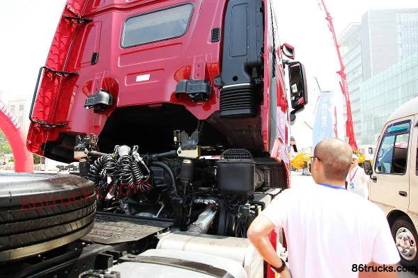 Sichuan Hyundai Chuanghu XCIENT P360 Heavy Truck 360 hp 4X2(6 wheels) tractor truck Chassis (3) | 86Trucks