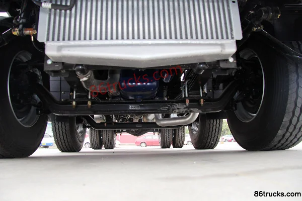 FAW Jiefang Qingdao Han V Heavy Truck 336hp 6X2(8 wheels) LNG tractor truck (Fast Gear 10-speed) Chassis (2) | 86Trucks