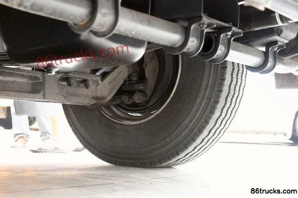 SAIC Hongyan Genlyon C100 Heavy Truck 430 hp 6X4(10 wheels) Tractor Truck Chassis (3) | 86Trucks