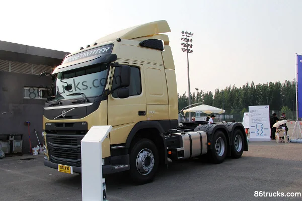 Volvo New FM Heavy Truck 460 hp 6X2R Tractor Truck (Gold) Exterior (2) | 86Trucks