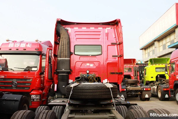 Sinotruk HOWO T7H Heavy Truck 360 hp 6X2(8 wheels) Dangerous Goods Tractor Truck (16-speed) Chassis (2) | 86Trucks
