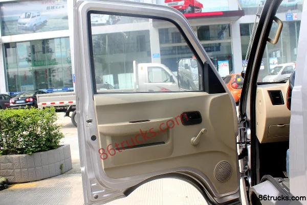 Beiqi Heibao Q5 1.2L 85hp 4X2(6 wheels) Gasoline 3.06m Single Row Flatbed Mini Truck Cab (1) | 86Trucks