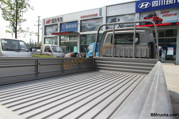 Sichuan Hyundai Ruibao 1.8L 68hp 4X2(6 wheels) Diesel 3.1m Single Row Flatbed Micro Truck Body (3) | 86Trucks