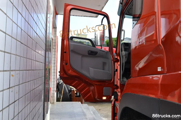 Dongfeng Commercial Vehicle Tianlong Heavy Truck 340 hp 4X2(6 wheels) Tractor Truck (13T Rear Axle) Cab (1) | 86Trucks