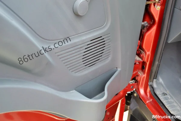Yuejin Ouka K301-33 112 hp 4X2(6 wheels) 3308 Wheelbase Single Row Light Truck Chassis Cab (3) | 86Trucks