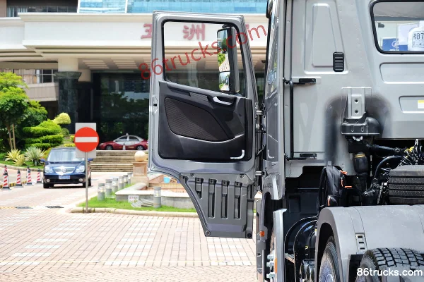 Sichuan Hyundai Chuanghu XCIENT heavy truck 440 hp 6X4(10 wheels) lightweight tractor truck (16-speed) Cab (1) | 86Trucks