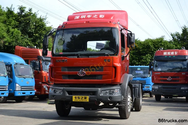 Dongfeng Liuqi Chenglong Medium Truck 220 hp 4X2(6 wheels) Tractor Truck Exterior (2) | 86Trucks