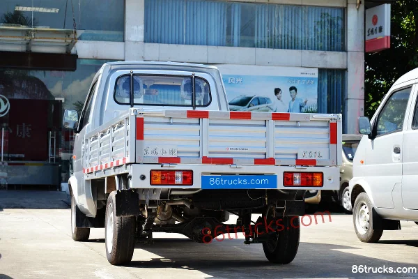 Dongfeng New K01L 1.0L 68hp 4X2(6 wheels) Gasoline 2.7m Single Row Flatbed Mini Truck Exterior (3) | 86Trucks