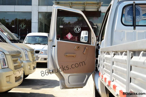 Dongfeng New K01L 1.0L 68hp 4X2(6 wheels) Gasoline 2.7m Single Row Flatbed Mini Truck Cab (1) | 86Trucks