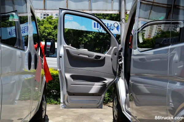 Dongfeng Yufeng V9 2020 110 hp Economy Long Wheelbase High Roof 3-Seat 2.3T Panel Van Cab (1) | 86Trucks