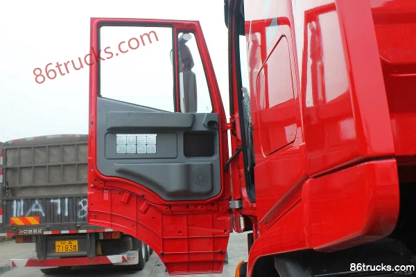 SAIC Hongyan Genlyon C100 Heavy Truck 350 hp 8X4(12 wheels) 9.4m Van Truck Cab (1) | 86Trucks