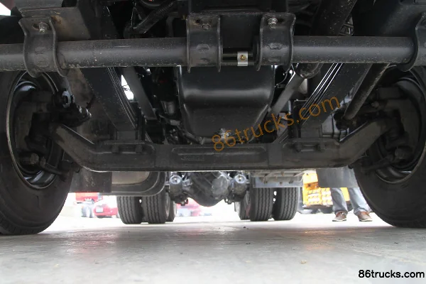 SAIC Hongyan Genlyon C100 Heavy Truck 350 hp 8X4(12 wheels) 9.4m Van Truck Chassis (2) | 86Trucks