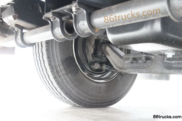 SAIC Hongyan Genlyon C100 Heavy Truck 350 hp 8X4(12 wheels) 9.4m Van Truck Chassis (1) | 86Trucks
