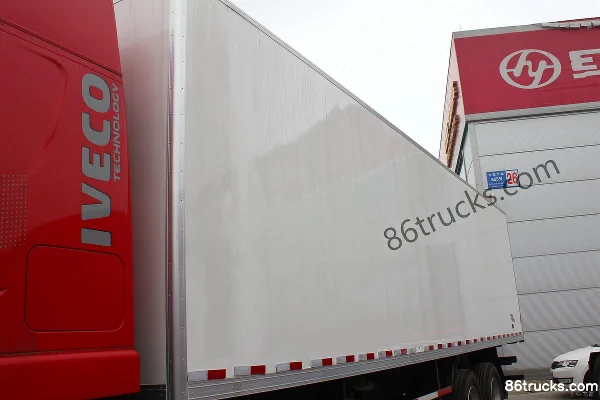 SAIC Hongyan Genlyon C100 Heavy Truck 350 hp 8X4(12 wheels) 9.4m Van Truck Body (1) | 86Trucks