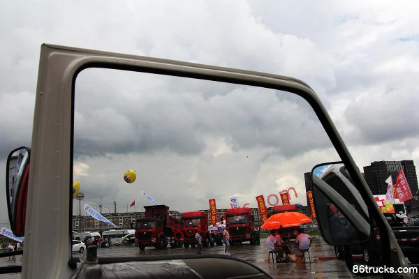 Foton Times Xiaoka Star Q2 1.3L 87hp 4X2(6 wheels) Gasoline/CNG 3.3m Single Row Stake Truck Cab (2) | 86Trucks