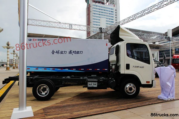 FAW-GM F330 Subo Deluxe 130hp 4X2(6 wheels) 4.21m Single Row Flatbed Light Truck Exterior (3) | 86Trucks