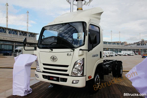 FAW-GM F330 Subo Deluxe 130hp 4X2(6 wheels) 4.21m Single Row Flatbed Light Truck Exterior (2) | 86Trucks