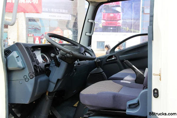 FAW-GM F330 Subo Deluxe 130hp 4X2(6 wheels) 4.21m Single Row Flatbed Light Truck Cab (1) | 86Trucks