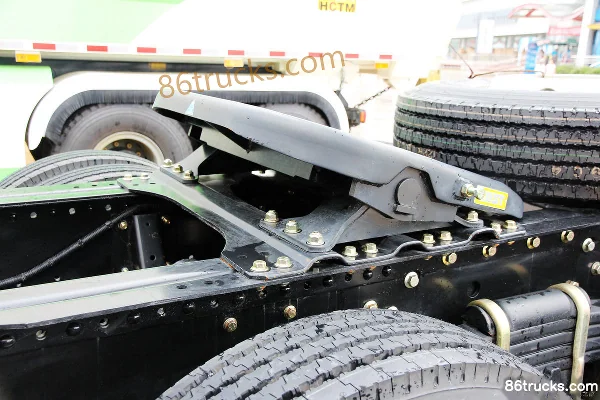 FAW Jiefang J6P poids lourd 2014 390 ch 6X4(10 roues) tracteur routier LNG Châssis (3) | 86Trucks