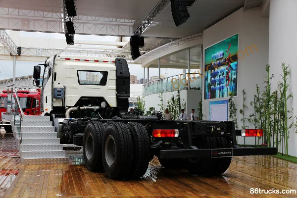 FAW Jiefang J6P 355hp 6X4(10 wheels) Concrete Mixer Truck (Full Floating Flat Top Small Row Half Cab) Chassis Exterior (3) | 86Trucks
