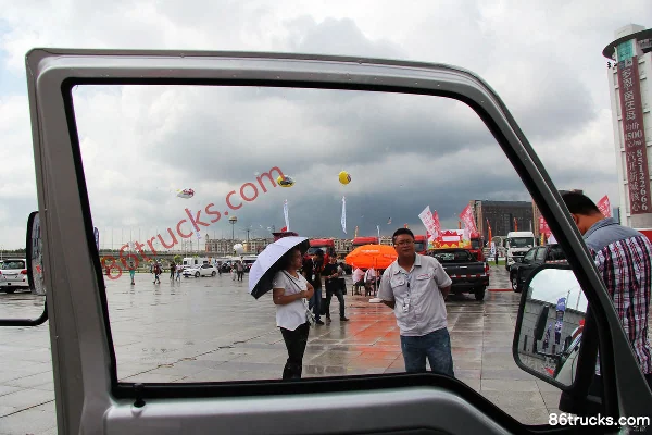 Foton Forland Yuling VQ1 1.1L 60 hp 4X2(6 wheels) gasoline double-row stake micro truck (semi-load bearing) Cab (2) | 86Trucks