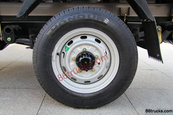 Foton Forland Yuling VQ1 1.1L 60 hp 4X2(6 wheels) gasoline double-row stake micro truck (semi-load bearing) Chassis (1) | 86Trucks