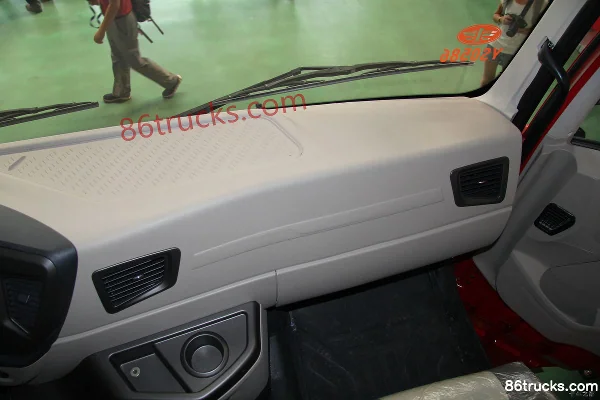FAW Jiefang Qingdao JH6 370 ch 6X4(10 roues) tracteur routier Cabine (2) | 86Trucks