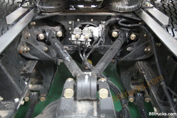 FAW Jiefang Qingdao JH6 370 ch 6X4(10 roues) tracteur routier Châssis (3) | 86Trucks