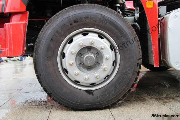 Sinotruk Hohan J5G 340hp 6X2(8 wheels) tractor truck Chassis (1) | 86Trucks