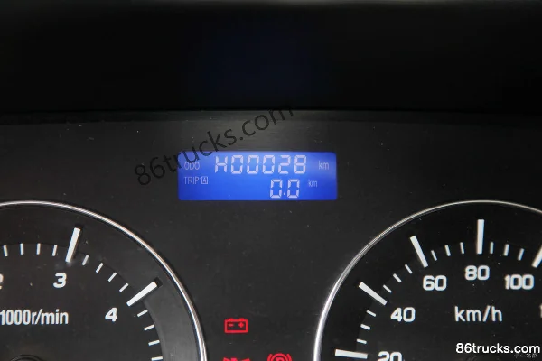 Yuejin Chaoyue C300-33 125 hp 4X2(6 wheels) 4.1m Single-Cab Van Light Truck (Sofim) (3) | 86Trucks