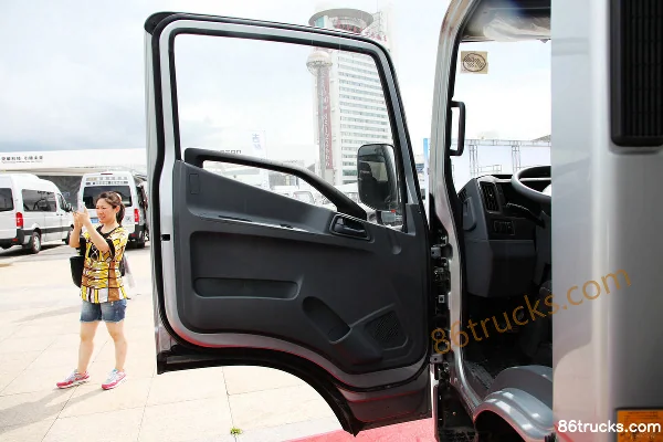Yuejin Chaoyue C300-33 125 hp 4X2(6 wheels) 4.1m Single-Cab Van Light Truck (Sofim) (1) | 86Trucks