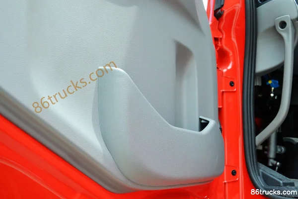Dongwo UD Kuteng heavy truck 400 hp 6X4(10 wheels) tractor truck Cab (3) | 86Trucks