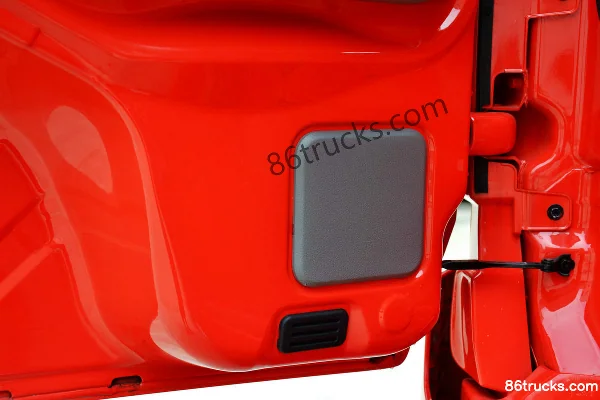 Dongwo UD Kuteng heavy truck 400 hp 6X4(10 wheels) tractor truck Cab (2) | 86Trucks
