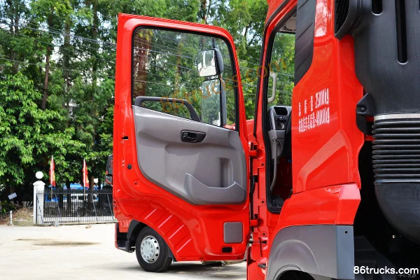 Dongwo UD Kuteng heavy truck 400 hp 6X4(10 wheels) tractor truck Cab (1) | 86Trucks