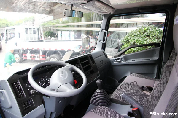Yuejin Chaoyue C500-33 125 hp 4X2(6 wheels) 4.14m single-row flatbed light truck (Sofim) Cab (2) | 86Trucks
