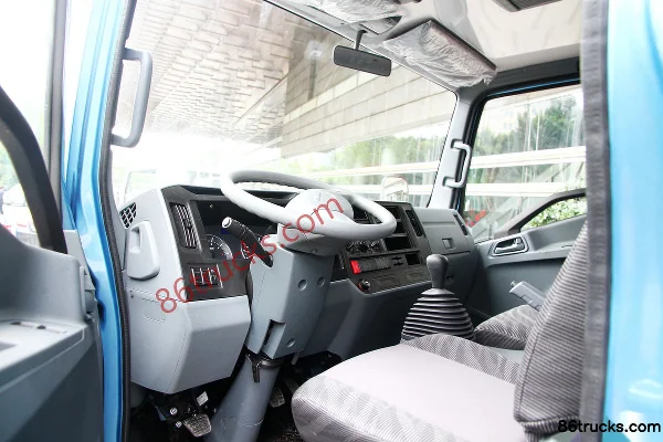 Yuejin Chaoyue C500-33 125 hp 4X2(6 wheels) 4.14m single-row flatbed light truck (Sofim) Cab (1) | 86Trucks