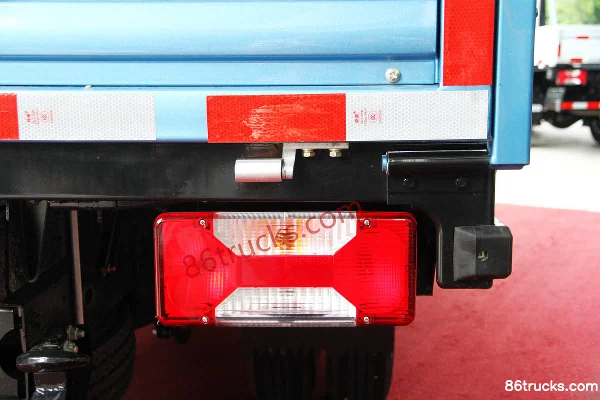 Yuejin Chaoyue C500-33 125 hp 4X2(6 wheels) 4.14m single-row flatbed light truck (Sofim) Body (3) | 86Trucks