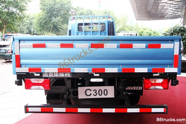 Yuejin Chaoyue C500-33 125 hp 4X2(6 wheels) 4.14m single-row flatbed light truck (Sofim) Body (2) | 86Trucks