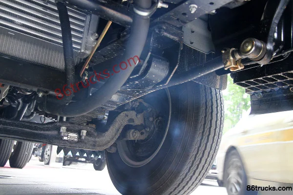 Yuejin Chaoyue C500-33 125 hp 4X2(6 wheels) 4.14m single-row flatbed light truck (Sofim) Chassis (3) | 86Trucks